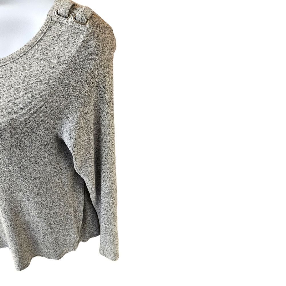 89th+Madison Plus Size Women's Gray LongSleeve Shoulder detail Top Size 1X NWOT - Picture 4 of 13